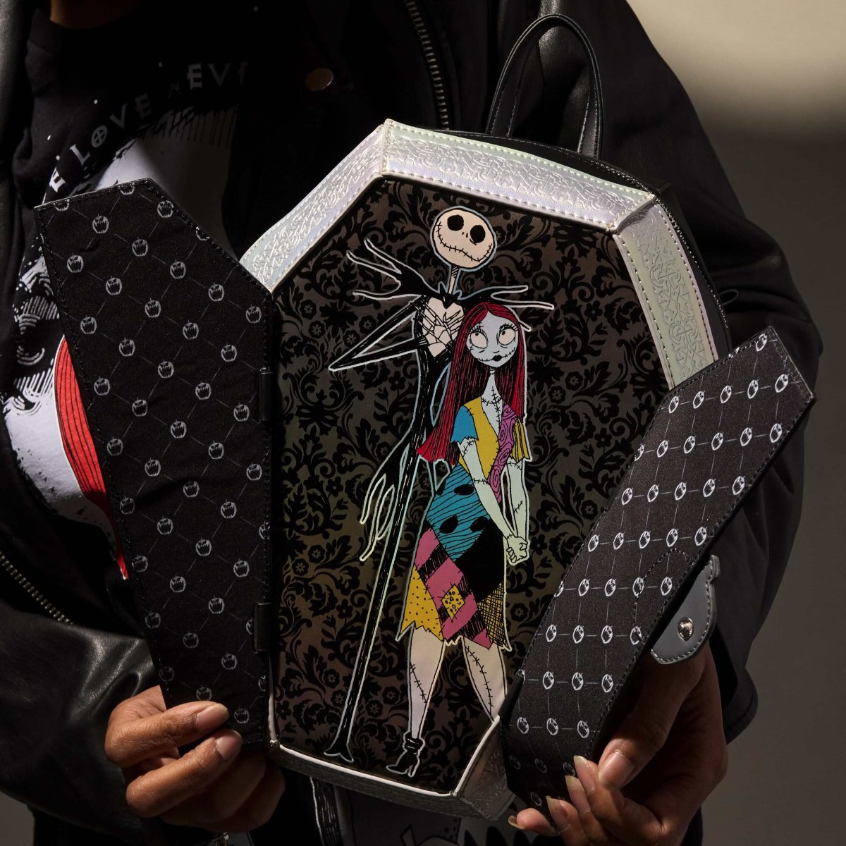 NYCC Limited Edition The Nightmare Before Christmas Jack & Sally Figural Coffin Mini Backpack - Figurine Bags Disney - vue 2