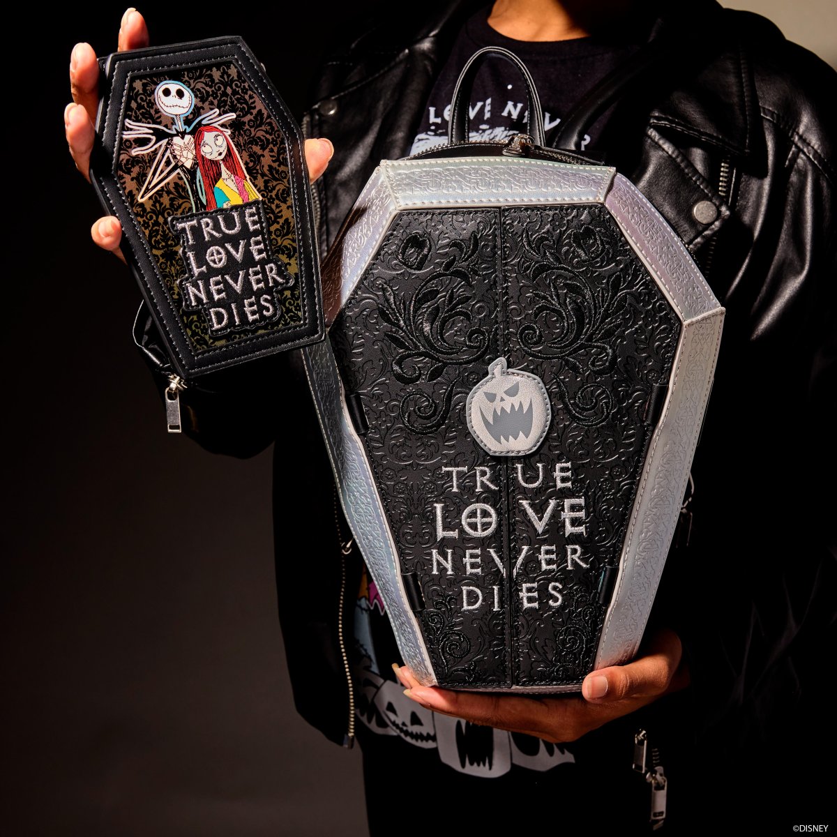 NYCC Limited Edition The Nightmare Before Christmas Jack & Sally Figural Coffin Mini Backpack - Figurine Bags Disney - vue 4