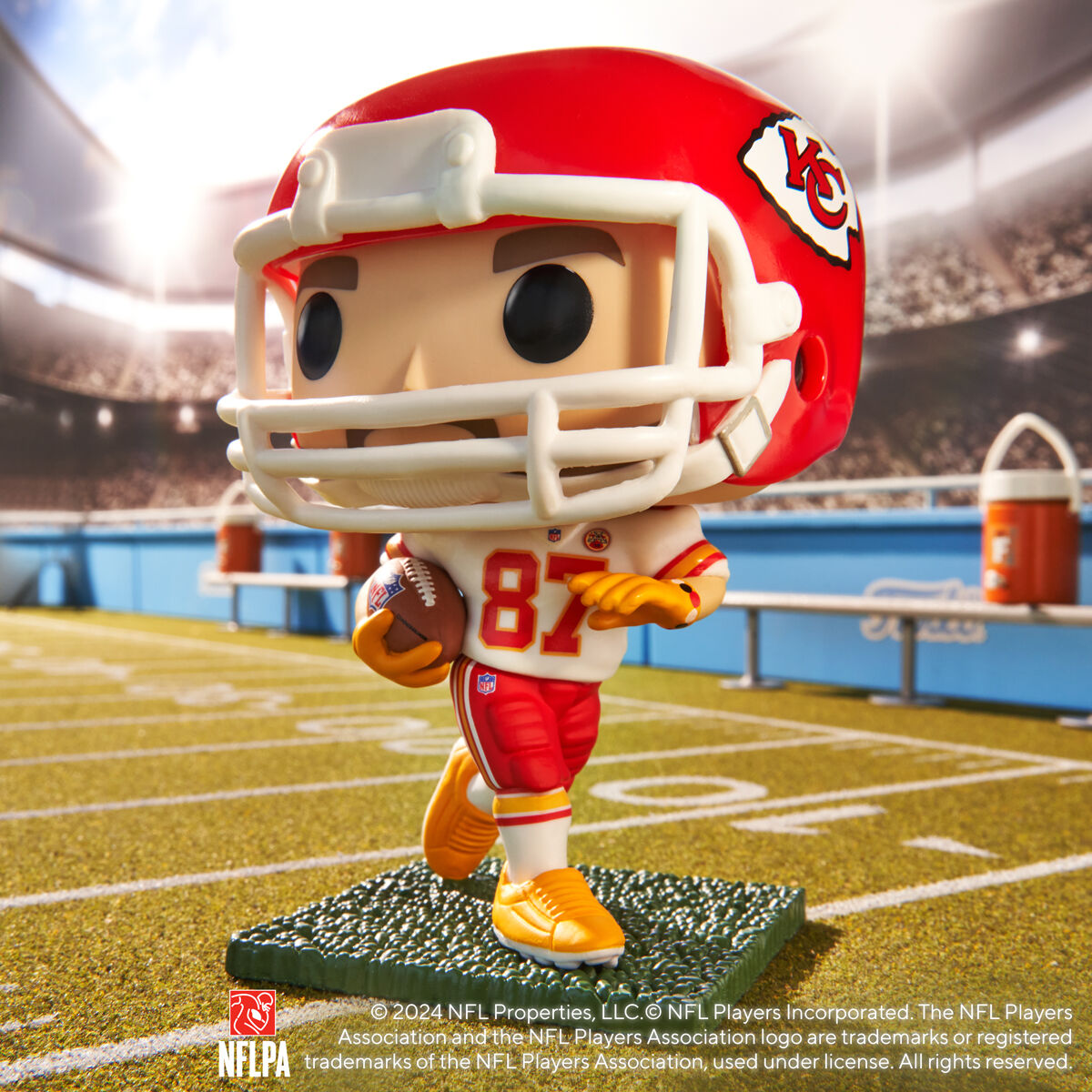Pop! Travis Kelce (Chiefs Away Uniform) - Figurine Pop! NFL - vue 2