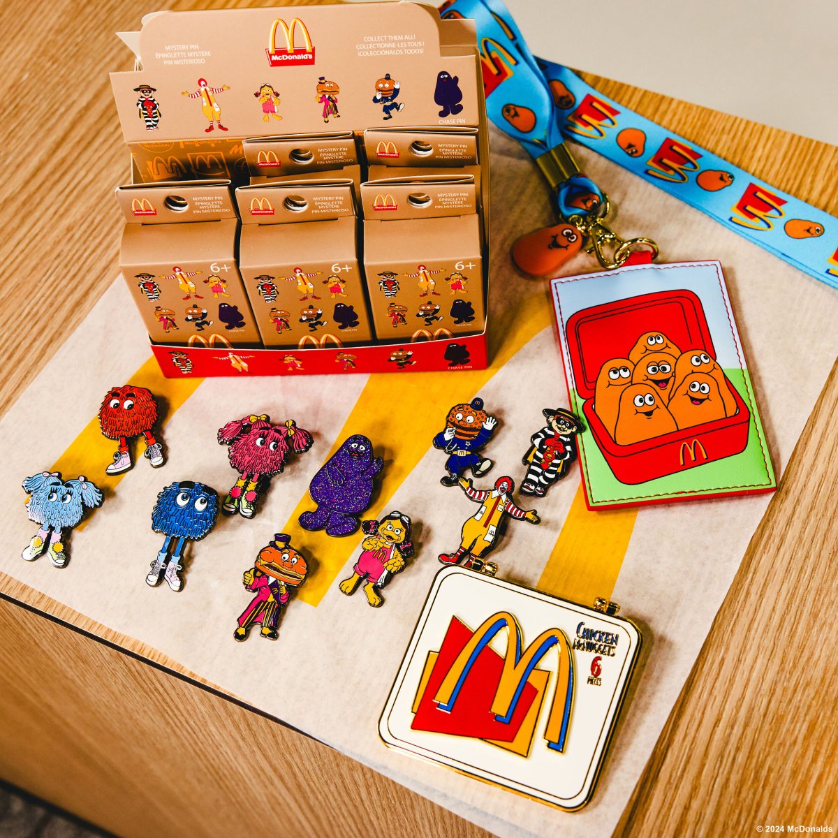 McDonald's Character Mystery Box Pin - Figurine Pins McDonald's - vue 3