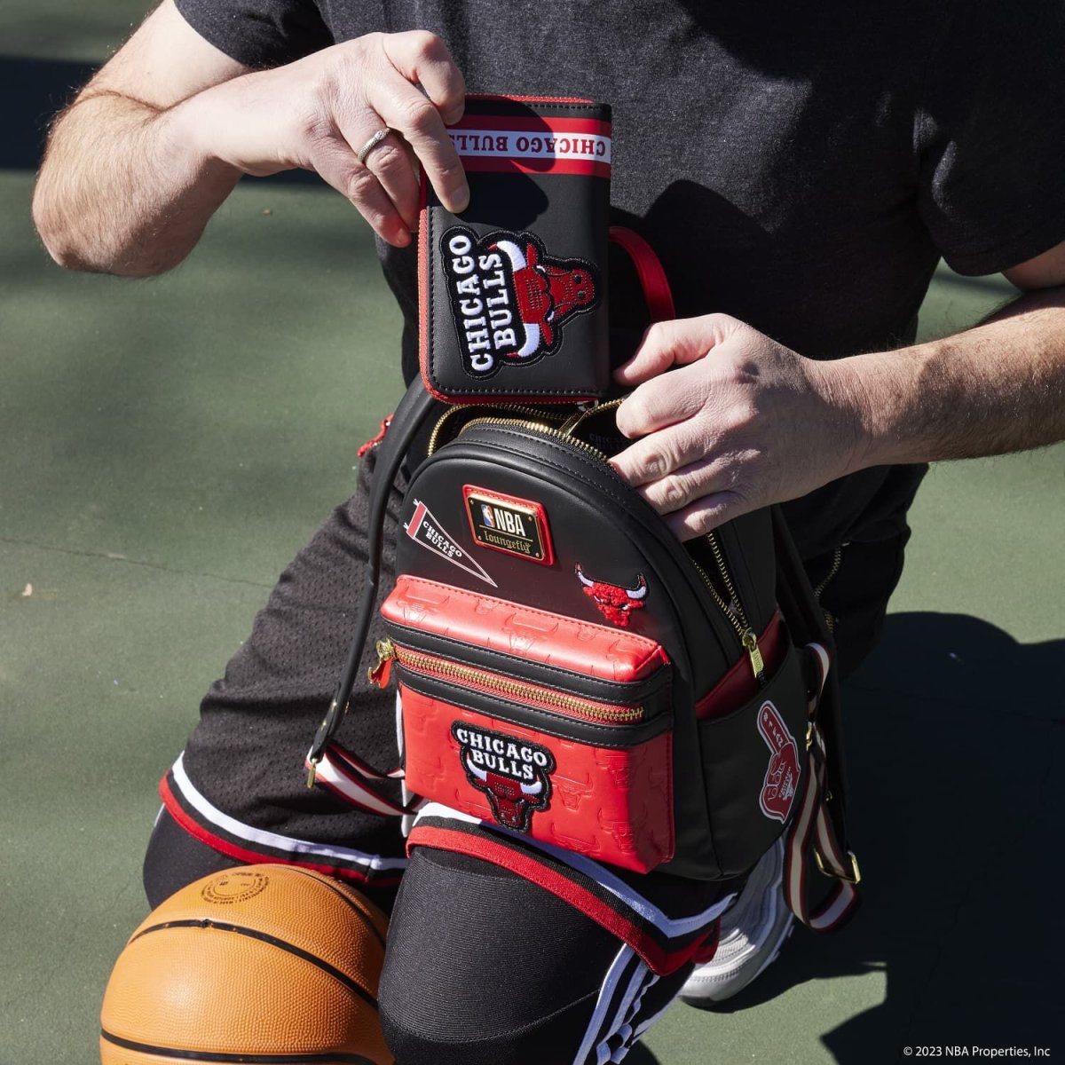 NBA Chicago Bulls Patch Icons Zip Around Wallet - Figurine Wallets NBA - vue 2