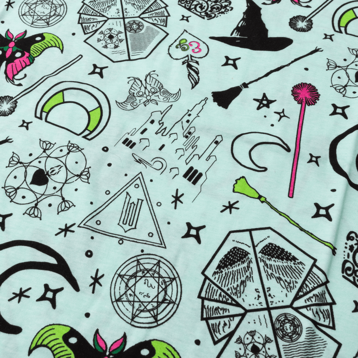 Wicked Elphaba & Glinda All-Over Print Unisex Tee - Figurine Apparel Wicked - vue 5