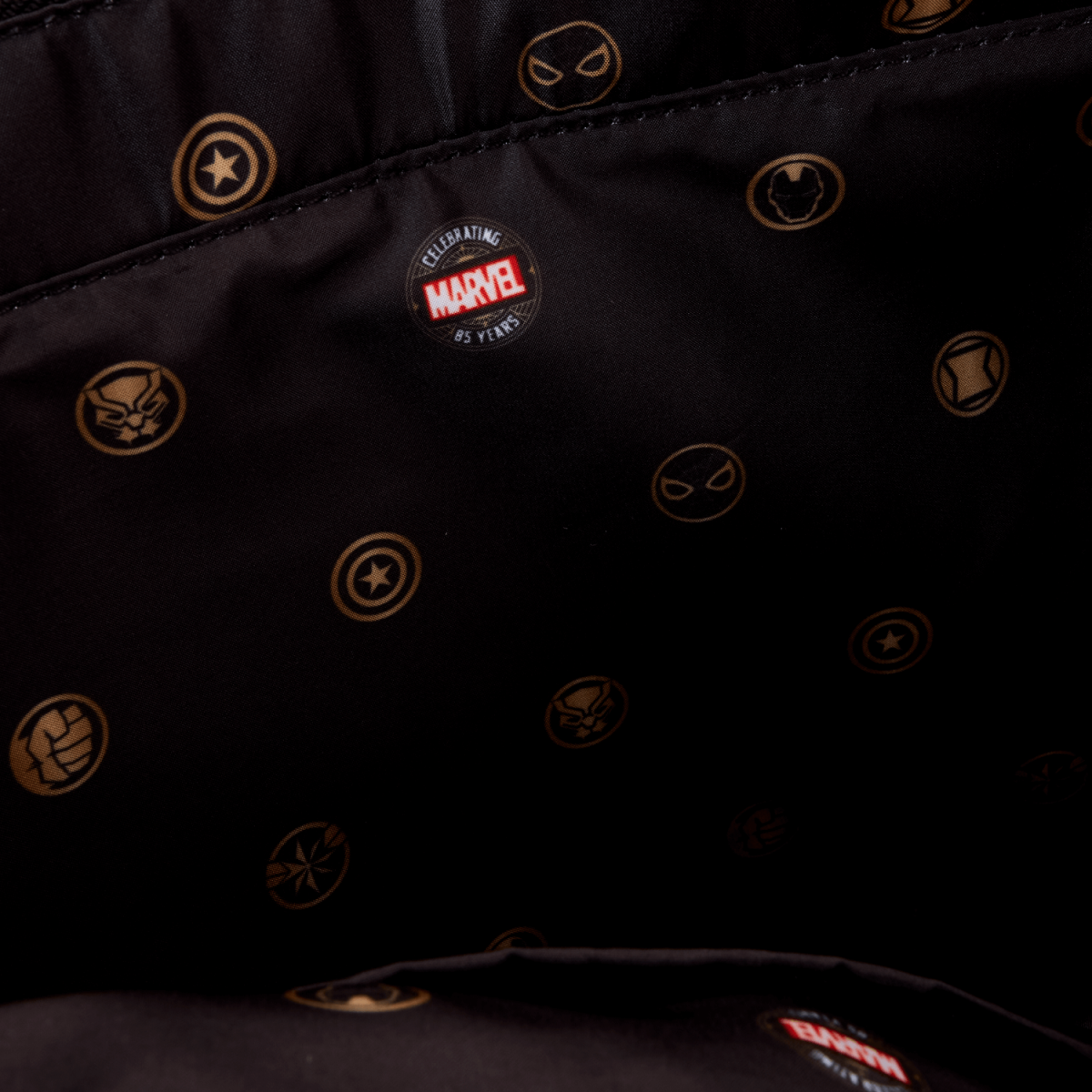 Marvel 85th Anniversary All-Over Print Logo Convertible Backpack & Tote Crossbody Bag - Figurine Bags Marvel - vue 8