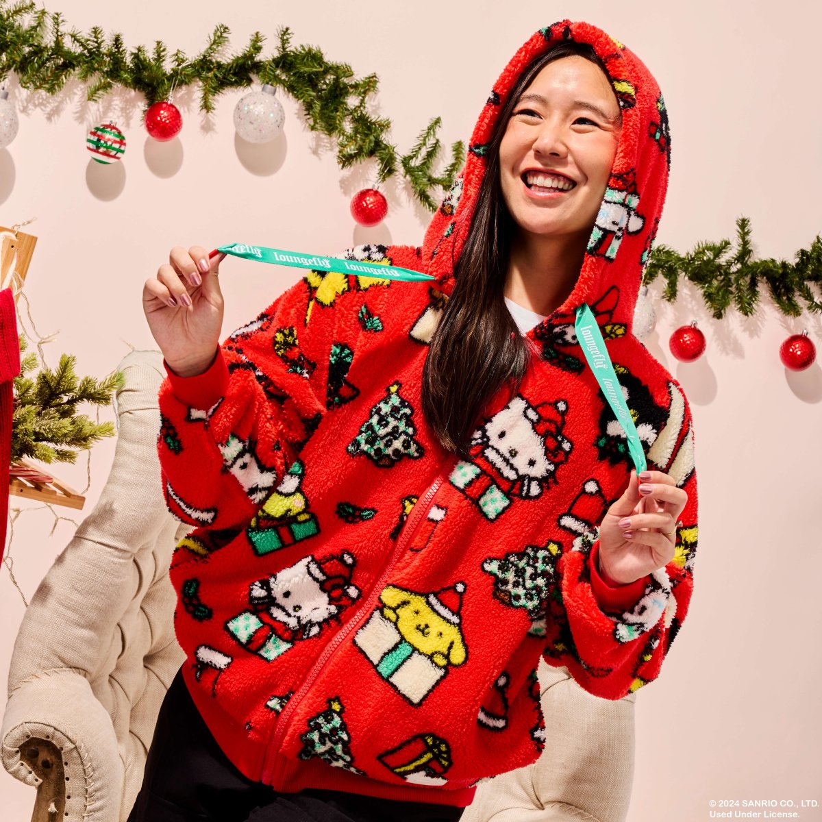 Sanrio Hello Kitty & Friends Holiday Sherpa Zip Up Unisex Hoodie - Figurine Apparel Sanrio - vue 2